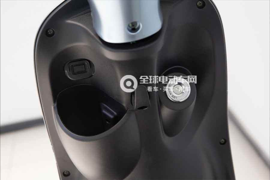 爱玛电动车C102图片