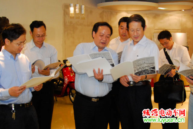  各界领导参观访问绿源电动车