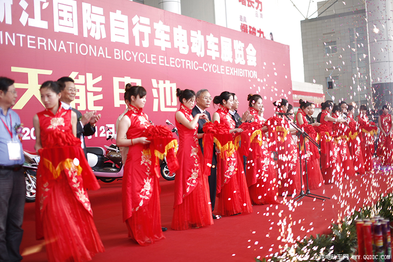 2012宁波展香车美女美图欣赏