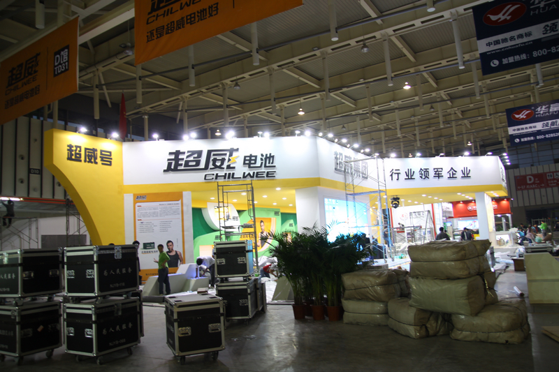 2012年南京电动车展会紧张筹备中