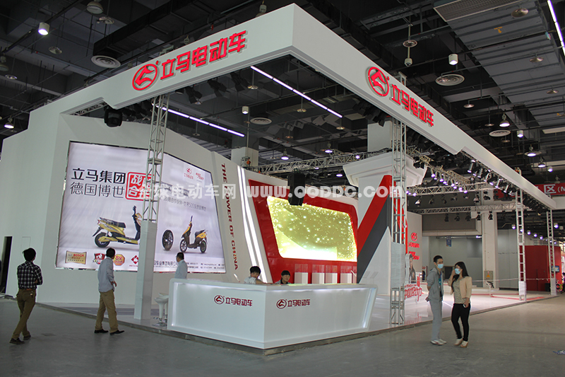小编拍车展：2013台州电动车展会立马电动车展台