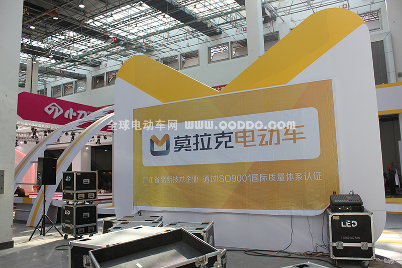 小编拍车展：2013台州电动车展会莫拉克电动车展台